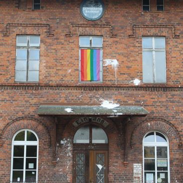 Menschenverachtender Brand- und Farbanschlag auf das Jugend- und Kulturzentrum Demokratiebahnhof in Anklam